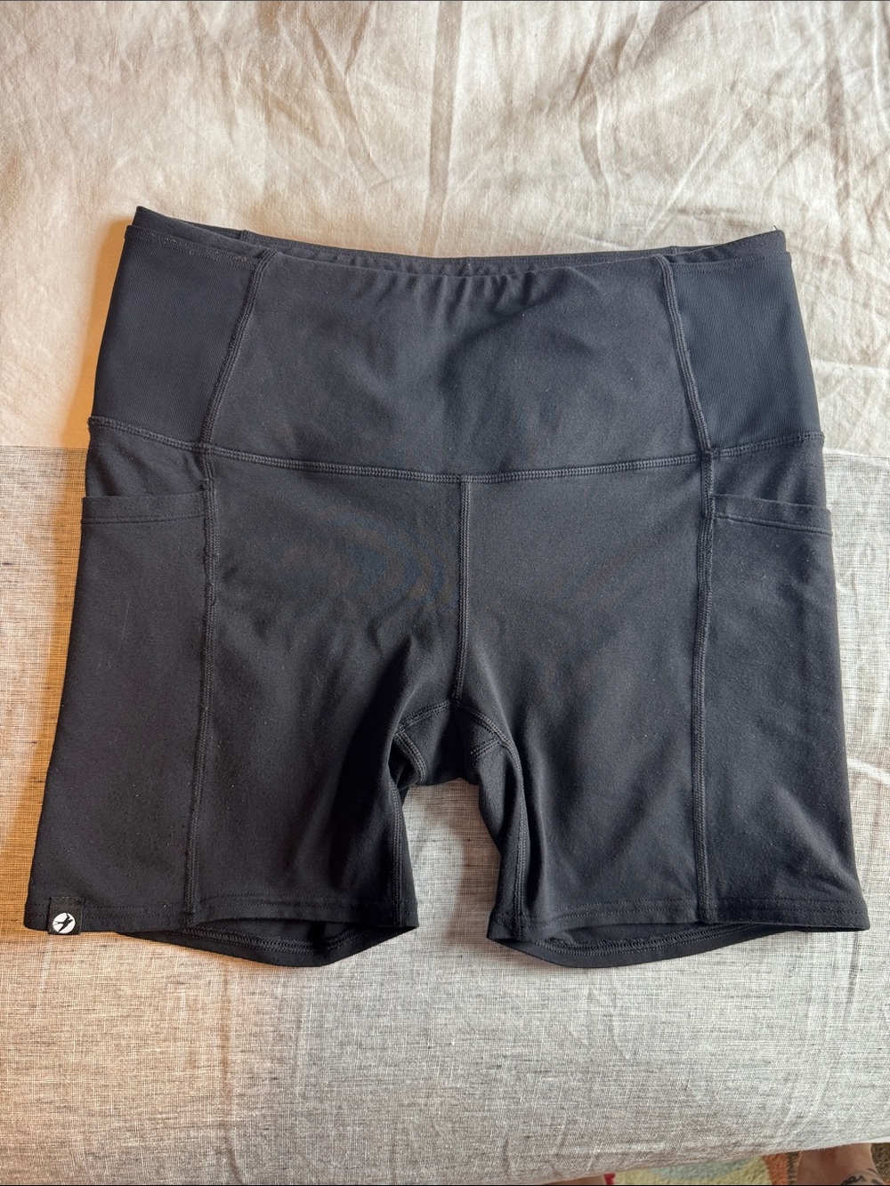 Oiselle Black Pocket Jogger 5.25” inseam shorts size 6